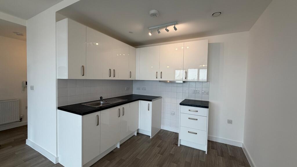 1 bed 1st Floor Flat for rent in . From Kinleigh Folkard & Hayward - Sales - Blackheath