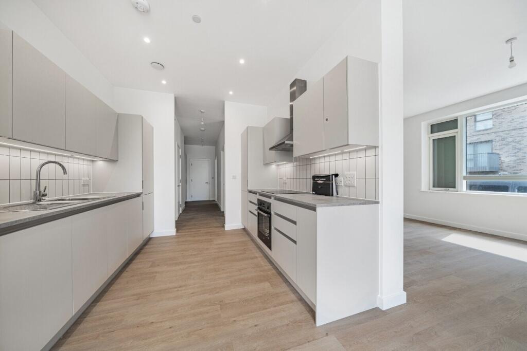 3 bed 1st Floor Flat for rent in Barking. From Kinleigh Folkard & Hayward - Sales - Blackheath