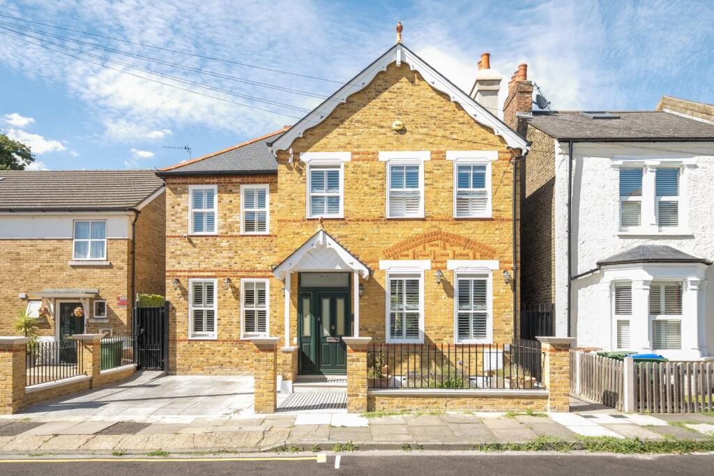 5 bed Detached for rent in Erith. From Kinleigh Folkard & Hayward - Sales - Blackheath 5 bed Detached for rent in Erith. From Kinleigh Folkard & Hayward - Sales - Blackheath
