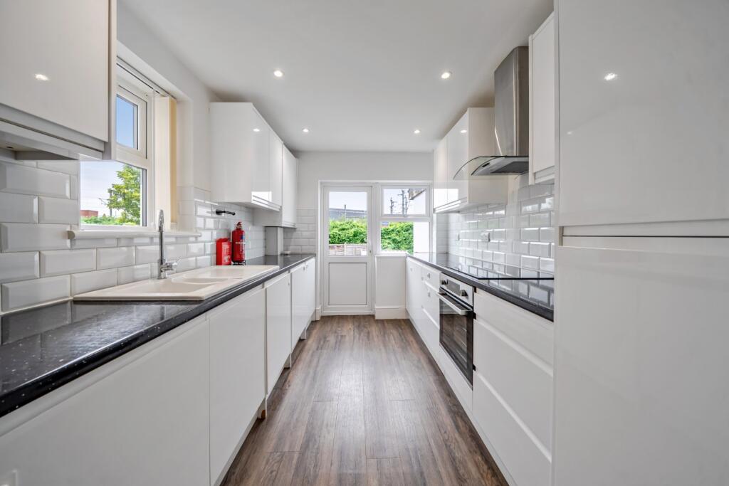 4 bed Detached for rent in Woolwich. From Kinleigh Folkard & Hayward - Sales - Blackheath
