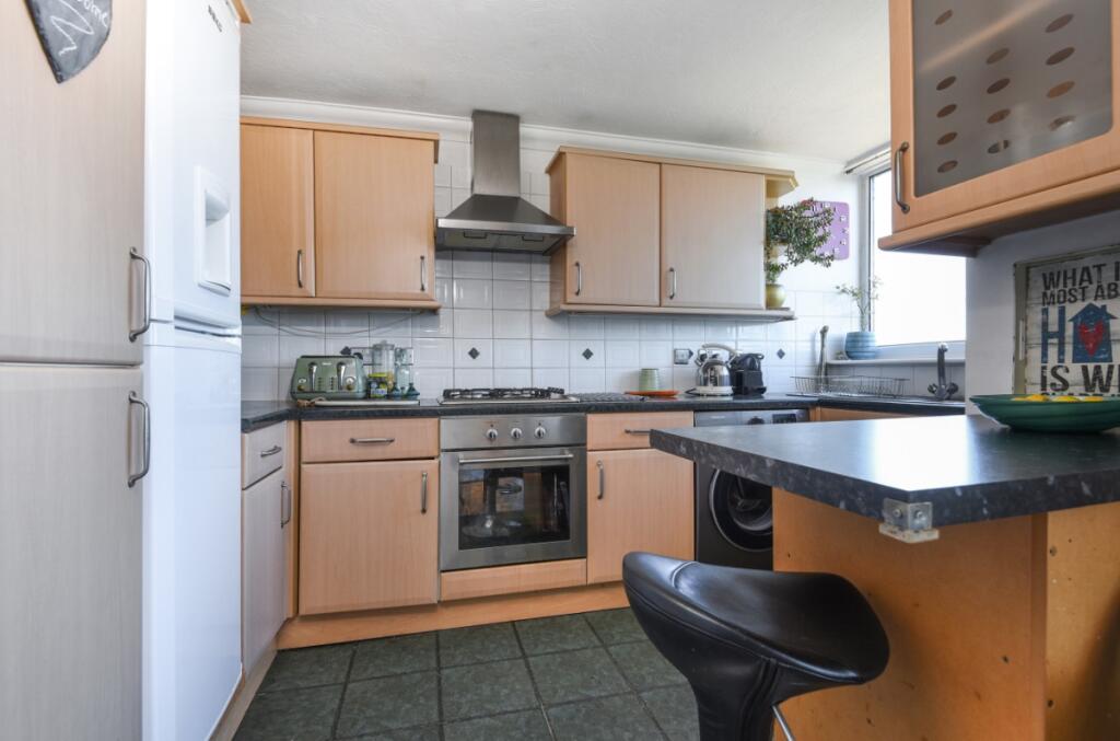 2 bed 1st Floor Flat for rent in Woolwich. From Kinleigh Folkard & Hayward - Sales - Blackheath 2 bed 1st Floor Flat for rent in Woolwich. From Kinleigh Folkard & Hayward - Sales - Blackheath