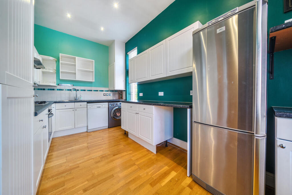 2 bed 1st Floor Flat for rent in Woolwich. From Kinleigh Folkard & Hayward - Sales - Blackheath 2 bed 1st Floor Flat for rent in Woolwich. From Kinleigh Folkard & Hayward - Sales - Blackheath