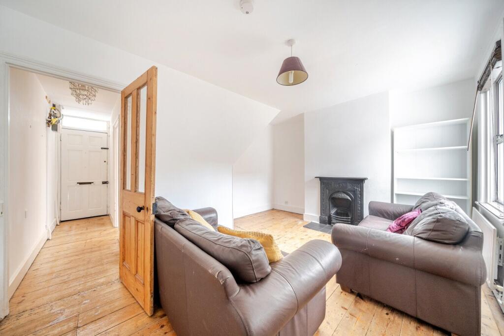 2 bed Mid Terraced House for rent in London. From Kinleigh Folkard & Hayward - Sales - Blackheath