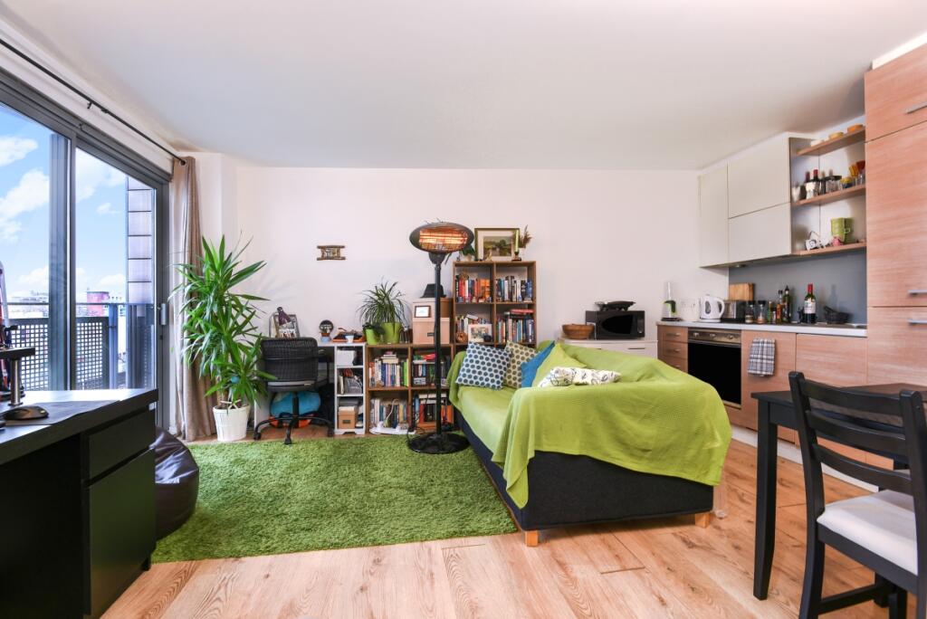 4 bed 1st Floor Flat for rent in Lewisham. From Kinleigh Folkard & Hayward - Sales - Blackheath