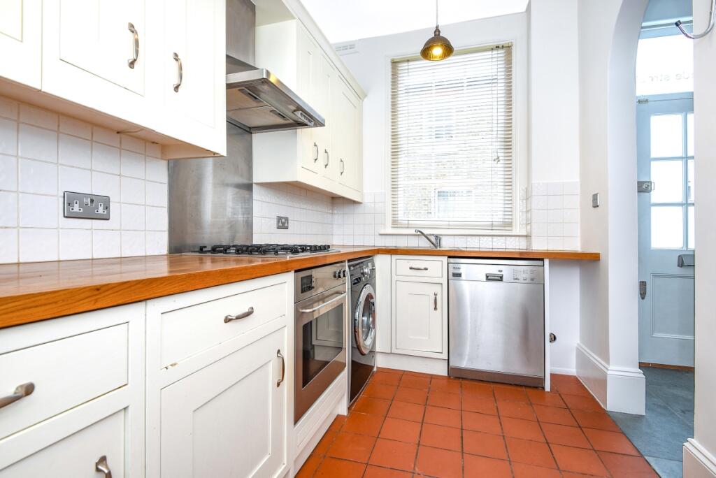 1 bed Mid Terraced House for rent in London. From Kinleigh Folkard & Hayward - Sales - Blackheath