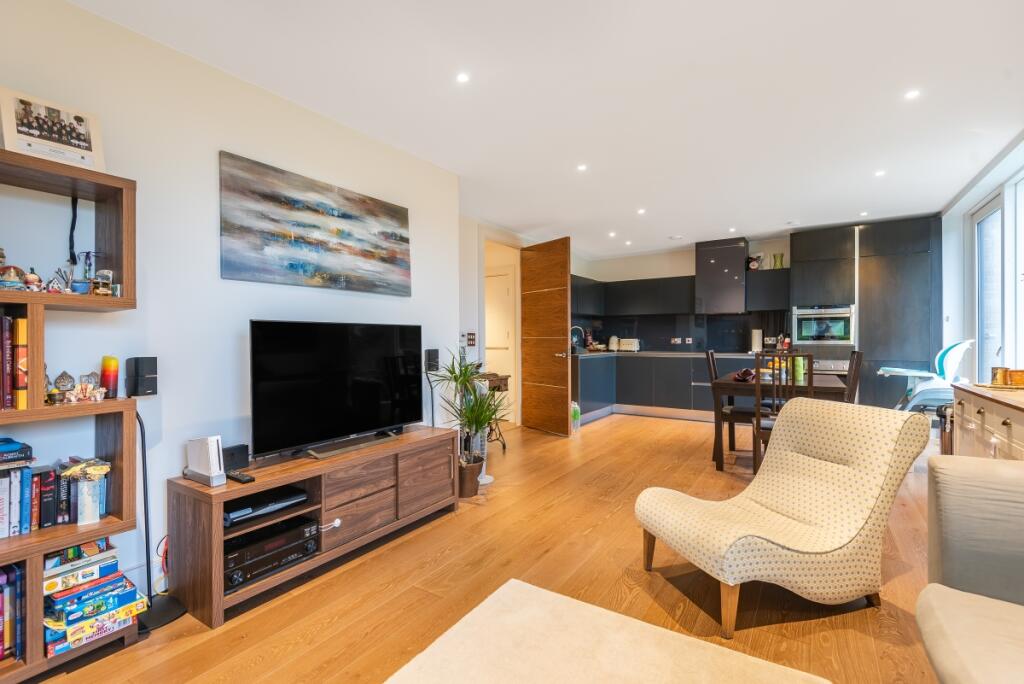 3 bed 1st Floor Flat for rent in London. From Kinleigh Folkard & Hayward - Sales - Blackheath