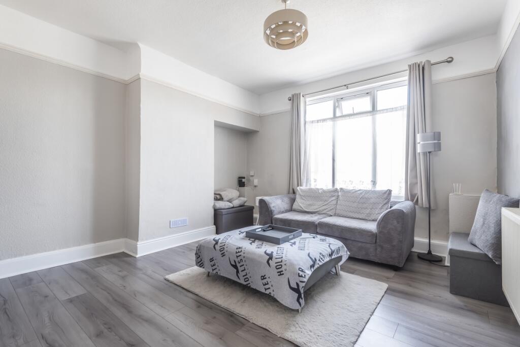 1 bed 1st Floor Flat for rent in London. From Kinleigh Folkard & Hayward - Sales - Blackheath