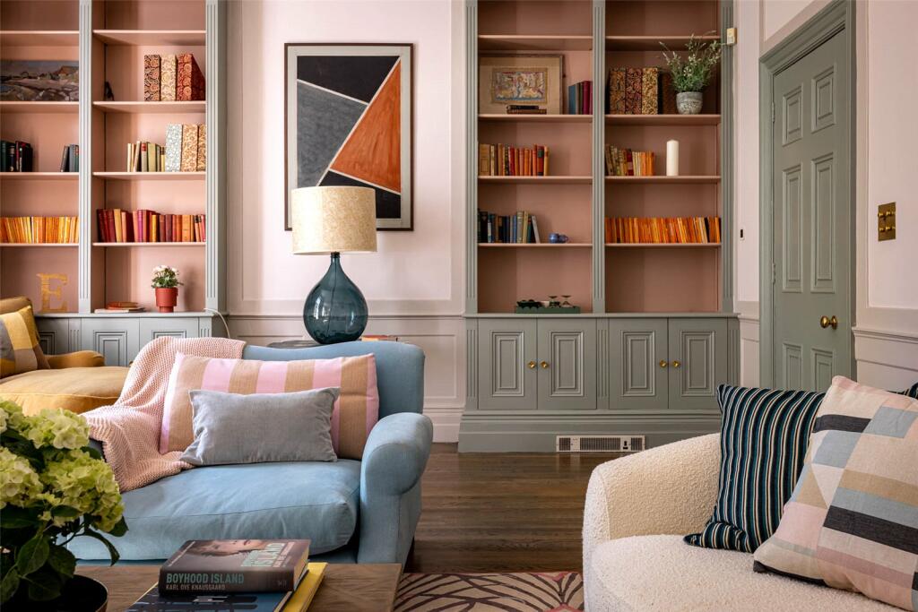 3 bed Apartment for rent in Chelsea. From Russell Simpson