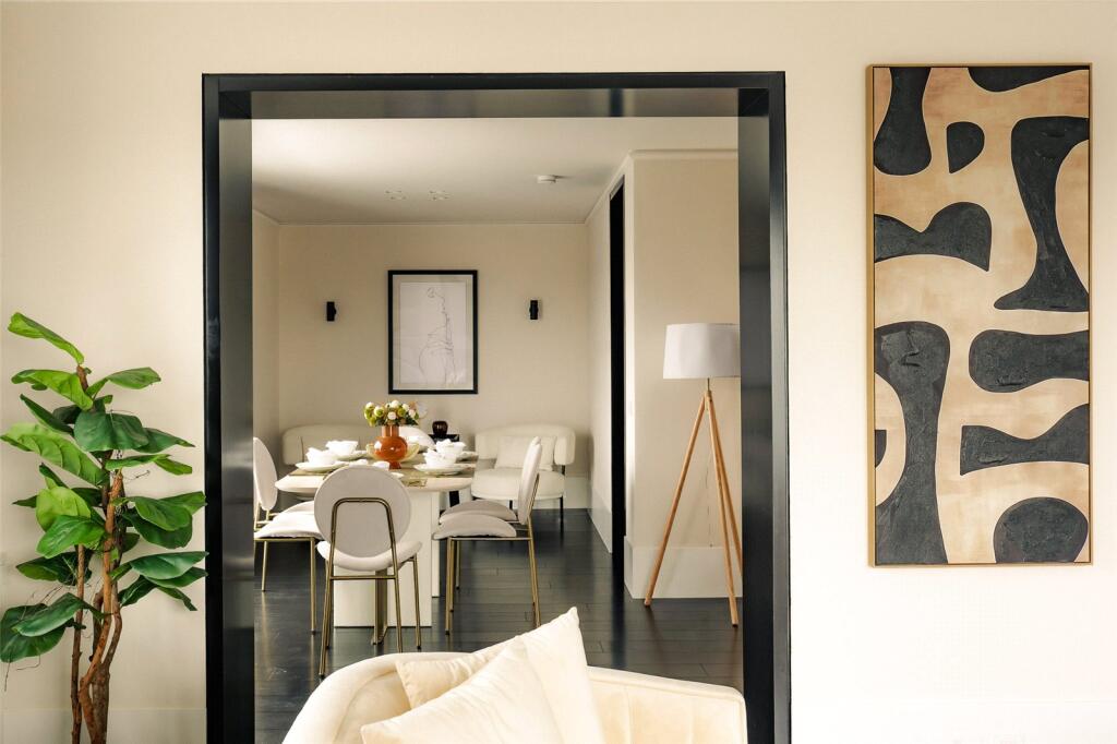 4 bed Apartment for rent in Chelsea. From Russell Simpson