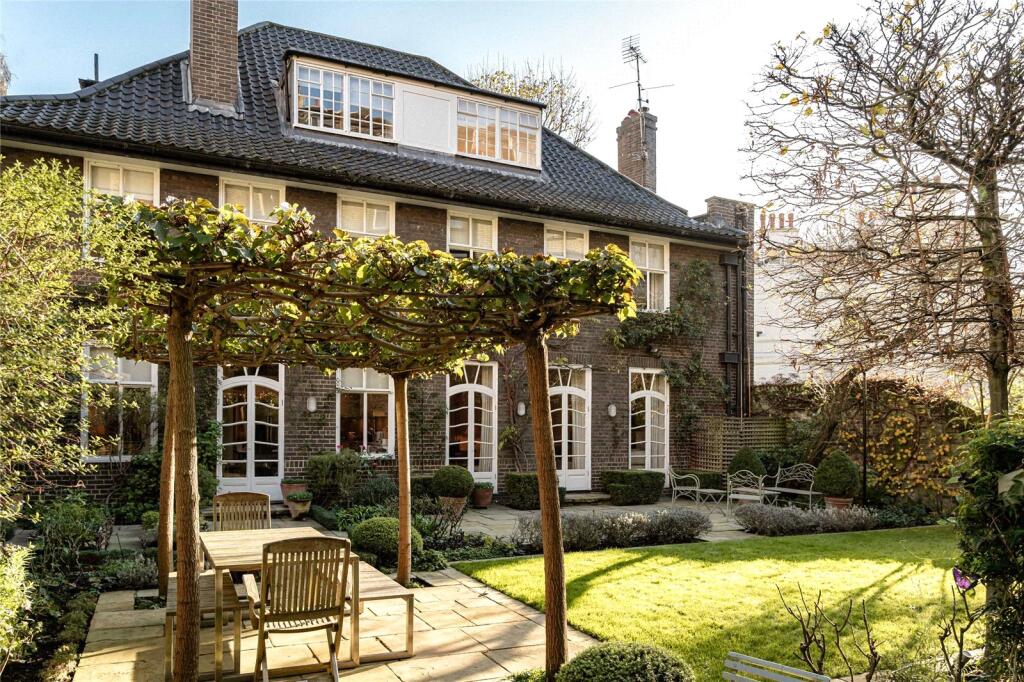 7 bed Detached for rent in Kensington. From Russell Simpson