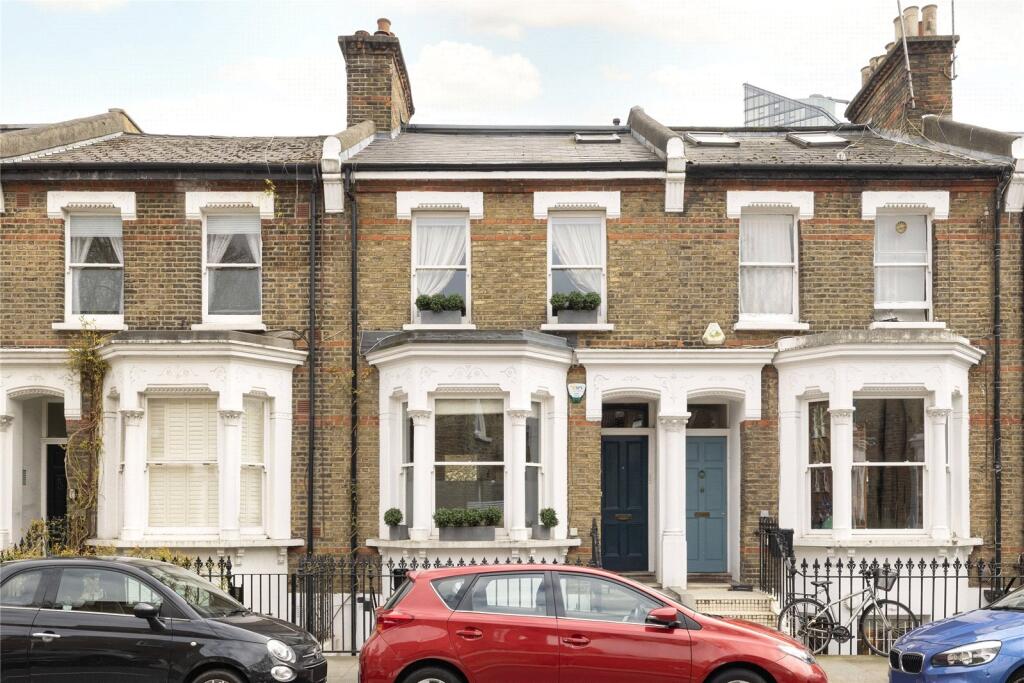 5 bed Mid Terraced House for rent in Chelsea. From Russell Simpson
