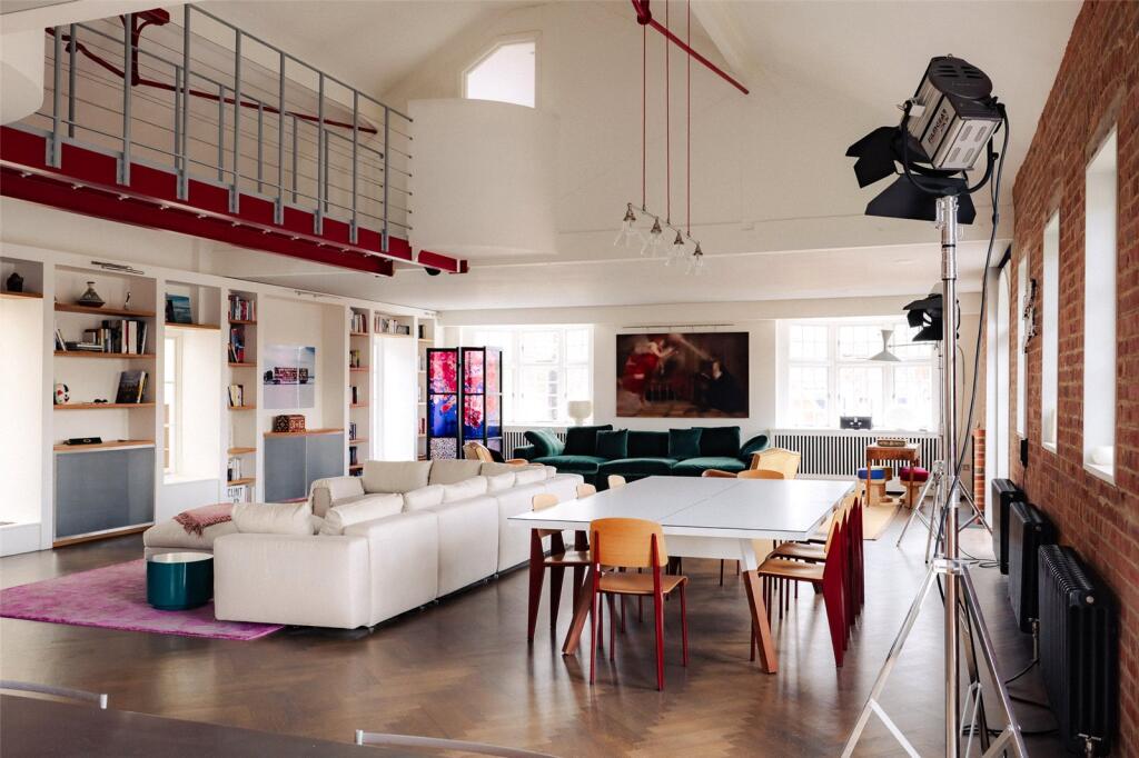 3 bed Apartment for rent in Battersea. From Russell Simpson 3 bed Apartment for rent in Battersea. From Russell Simpson