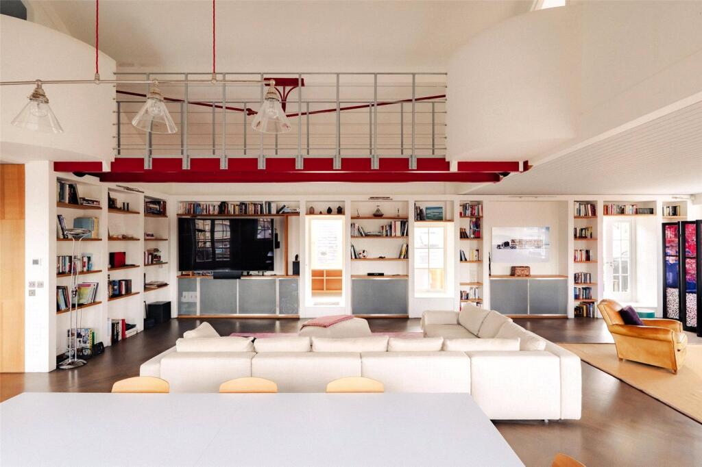 3 bed Apartment for rent in Battersea. From Russell Simpson 3 bed Apartment for rent in Battersea. From Russell Simpson