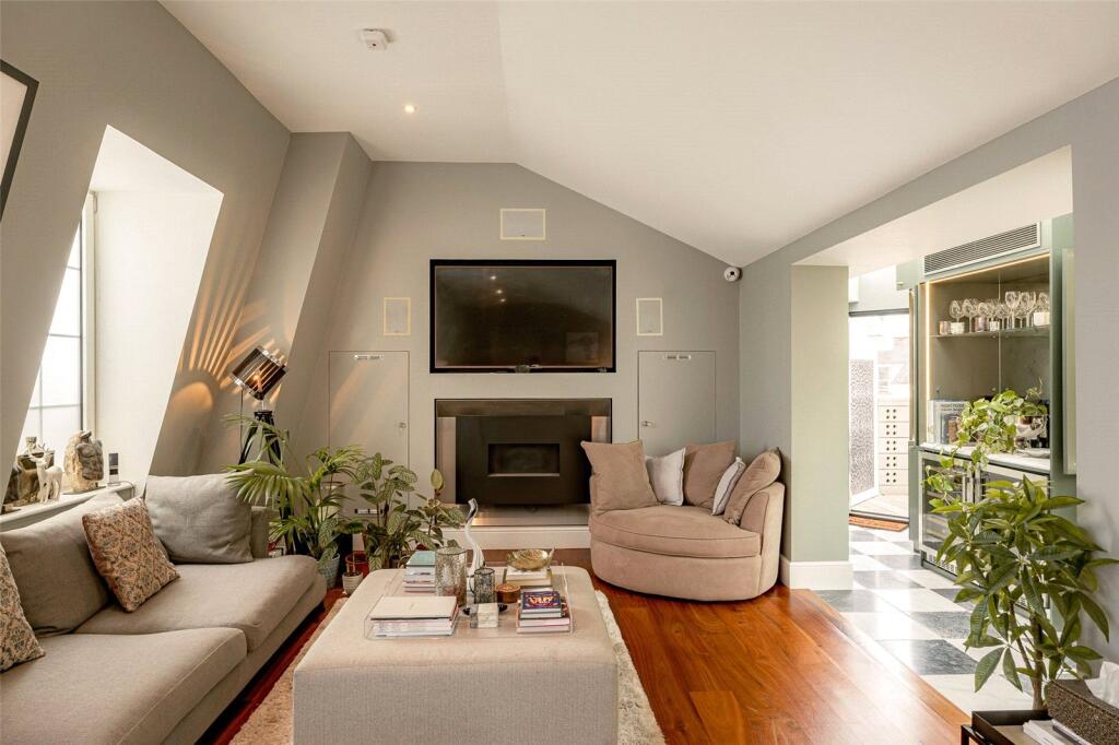 4 bed Apartment for rent in Battersea. From Russell Simpson