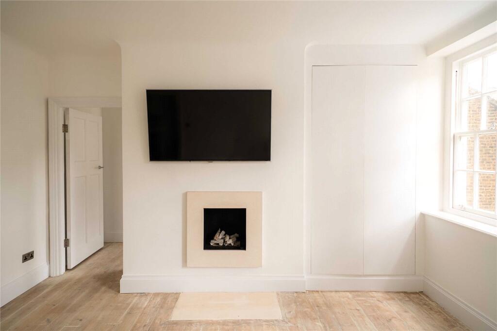 1 bed Apartment for rent in Chelsea. From Russell Simpson