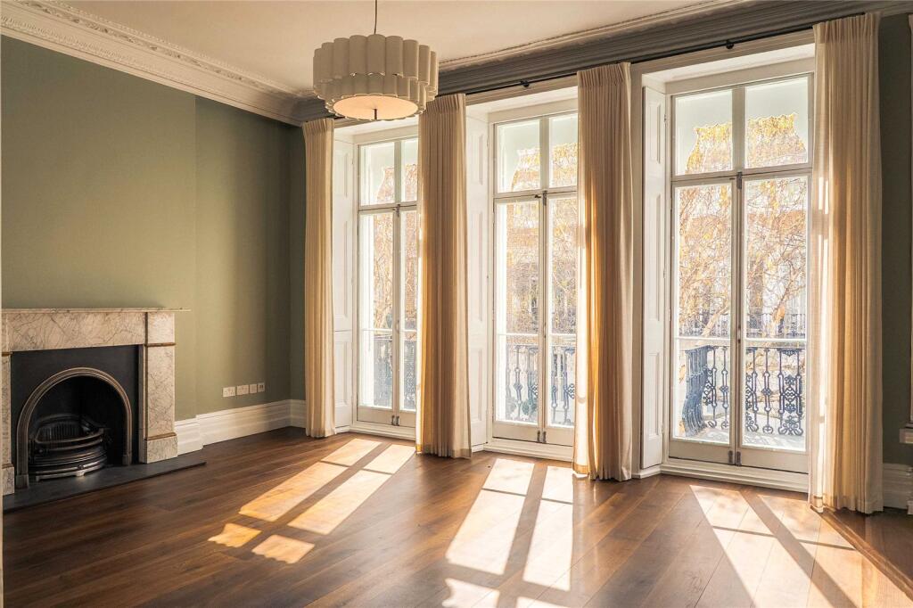5 bed Mid Terraced House for rent in Chelsea. From Russell Simpson