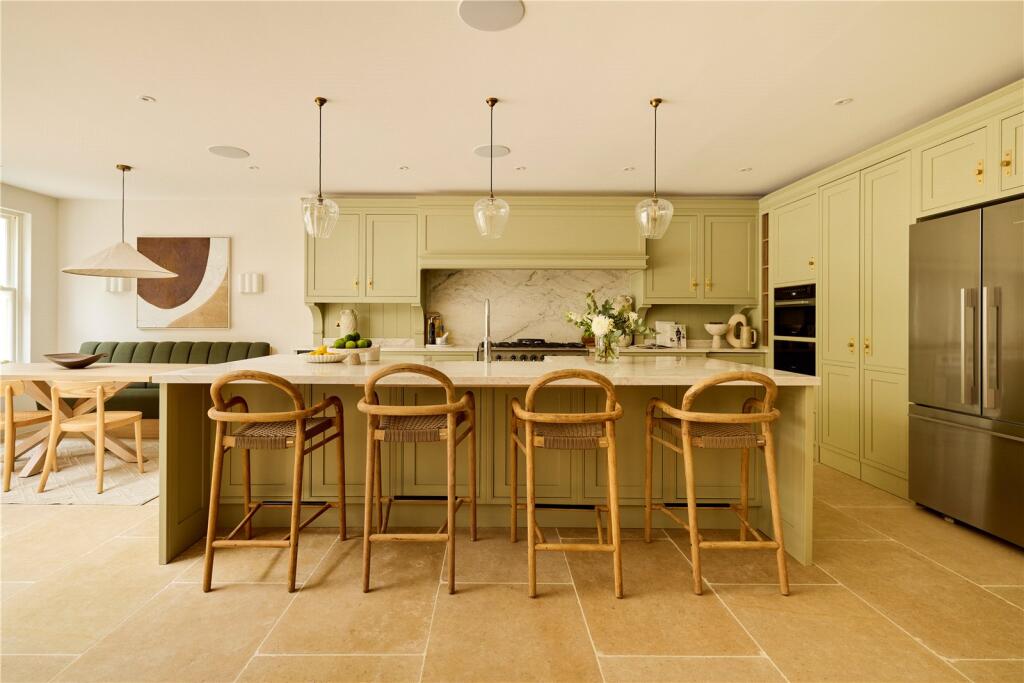 5 bed Mid Terraced House for rent in Chelsea. From Russell Simpson 5 bed Mid Terraced House for rent in Chelsea. From Russell Simpson