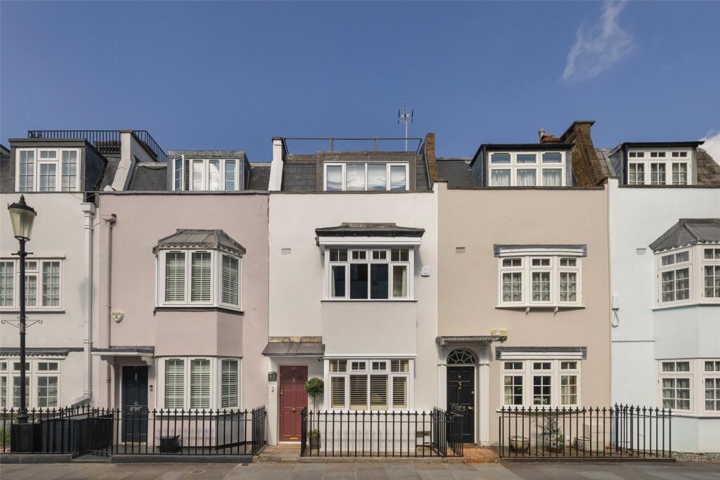 4 bed Mid Terraced House for rent in Chelsea. From Russell Simpson