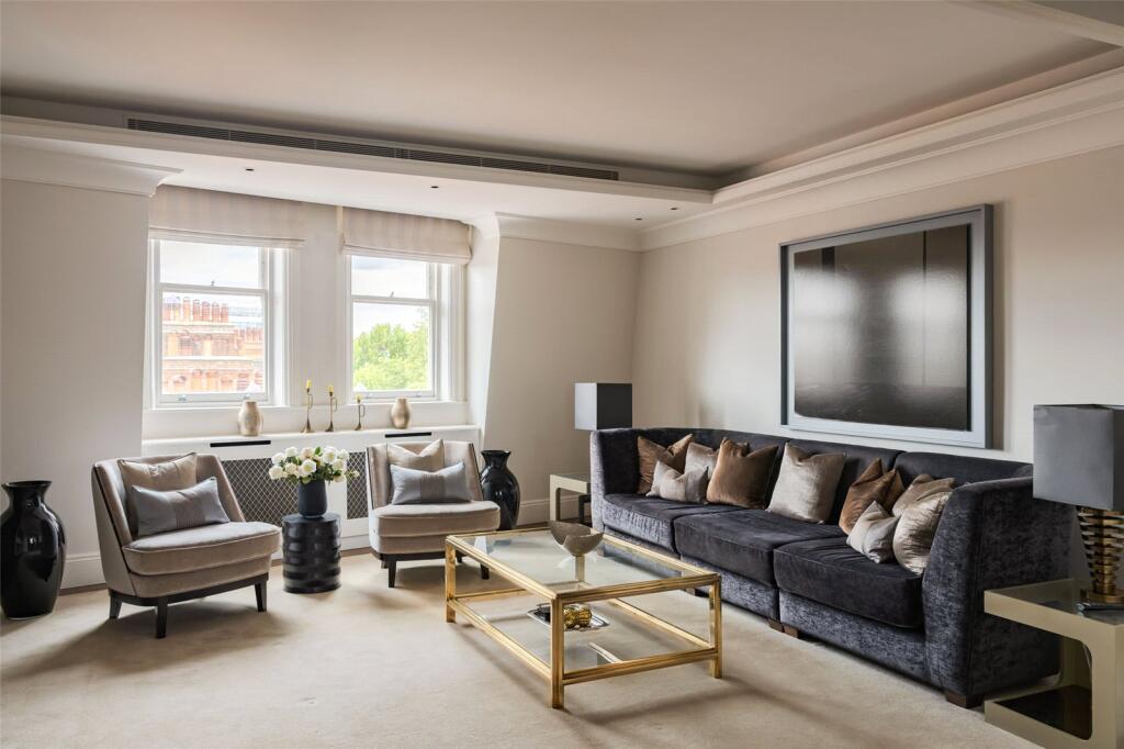 3 bed Apartment for rent in Chelsea. From Russell Simpson