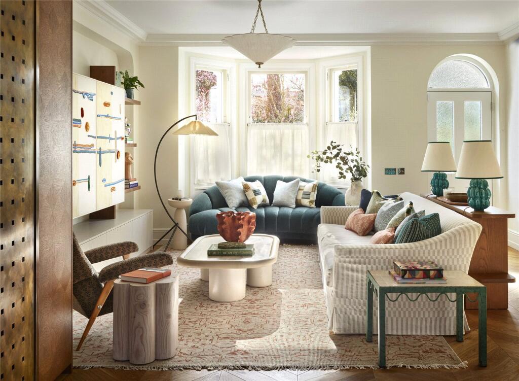 5 bed Mid Terraced House for rent in Chelsea. From Russell Simpson 5 bed Mid Terraced House for rent in Chelsea. From Russell Simpson