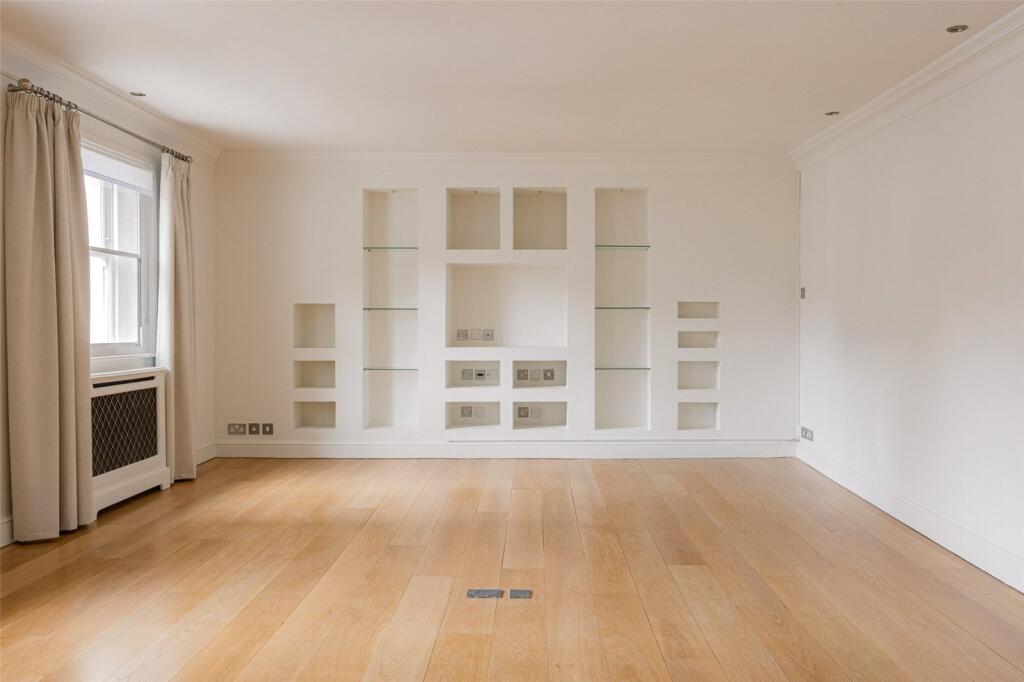3 bed Apartment for rent in Chelsea. From Russell Simpson