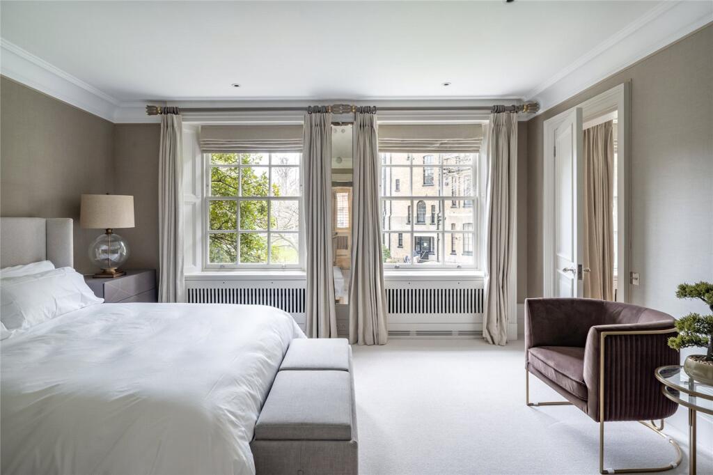 2 bed Mid Terraced House for rent in Chelsea. From Russell Simpson