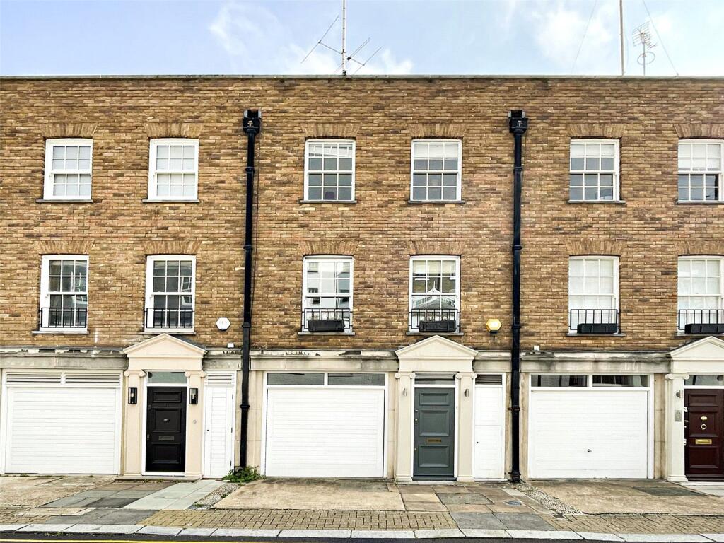 4 bed Mid Terraced House for rent in Chelsea. From Russell Simpson
