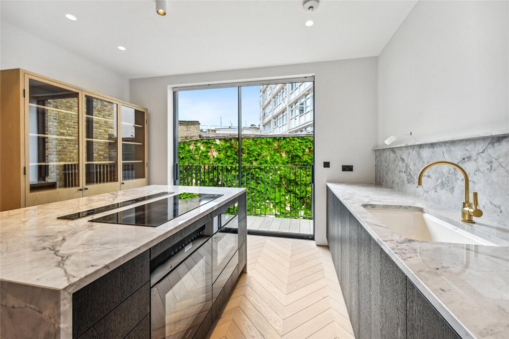 4 bed Mid Terraced House for rent in Chelsea. From Russell Simpson