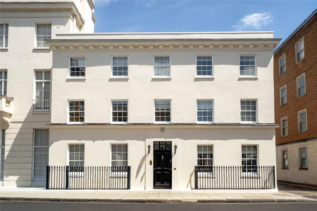 5 bed Detached for rent in Chelsea. From Russell Simpson 5 bed Detached for rent in Chelsea. From Russell Simpson