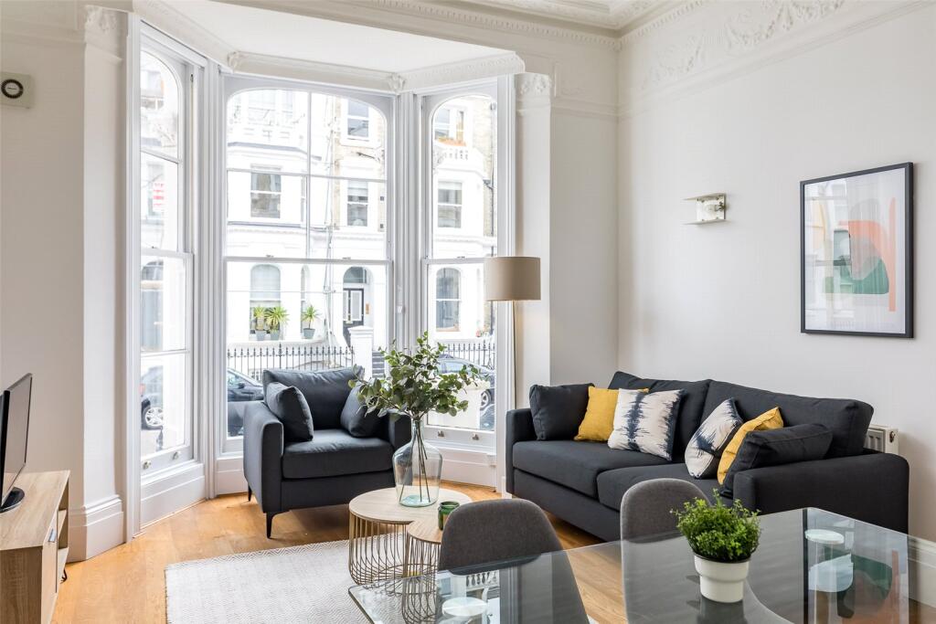 2 bed Apartment for rent in Chelsea. From Russell Simpson