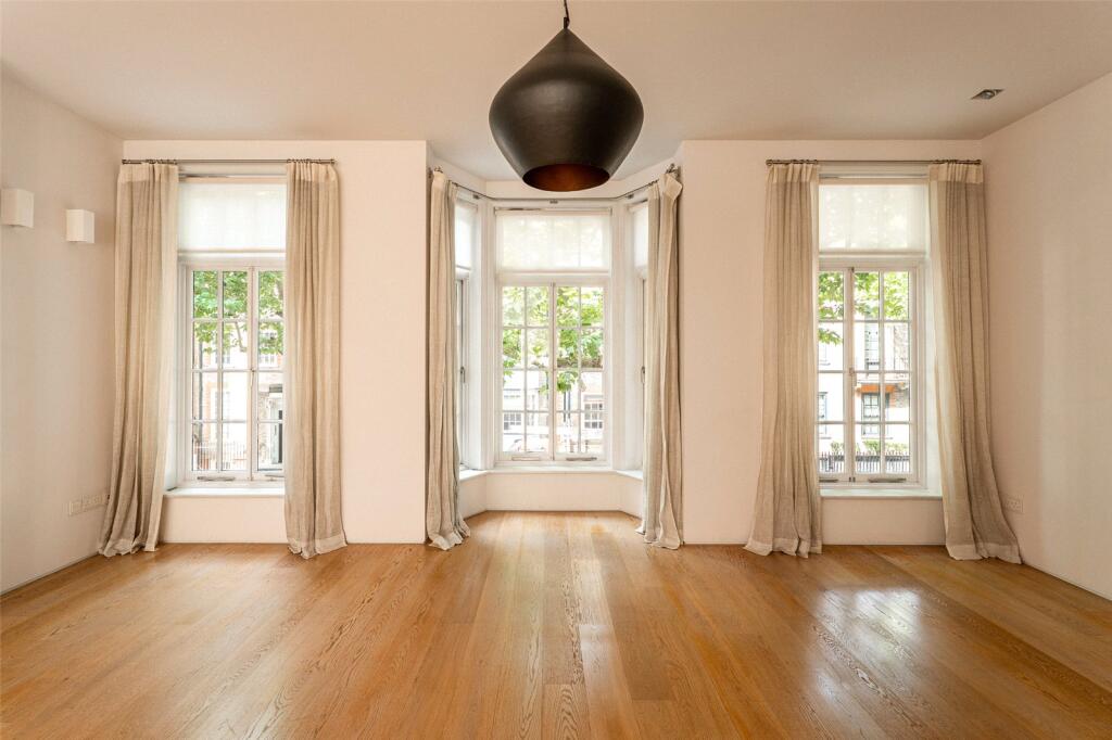 5 bed Mid Terraced House for rent in Chelsea. From Russell Simpson