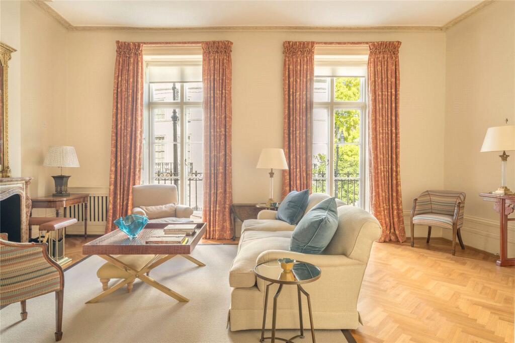 2 bed Apartment for rent in Chelsea. From Russell Simpson