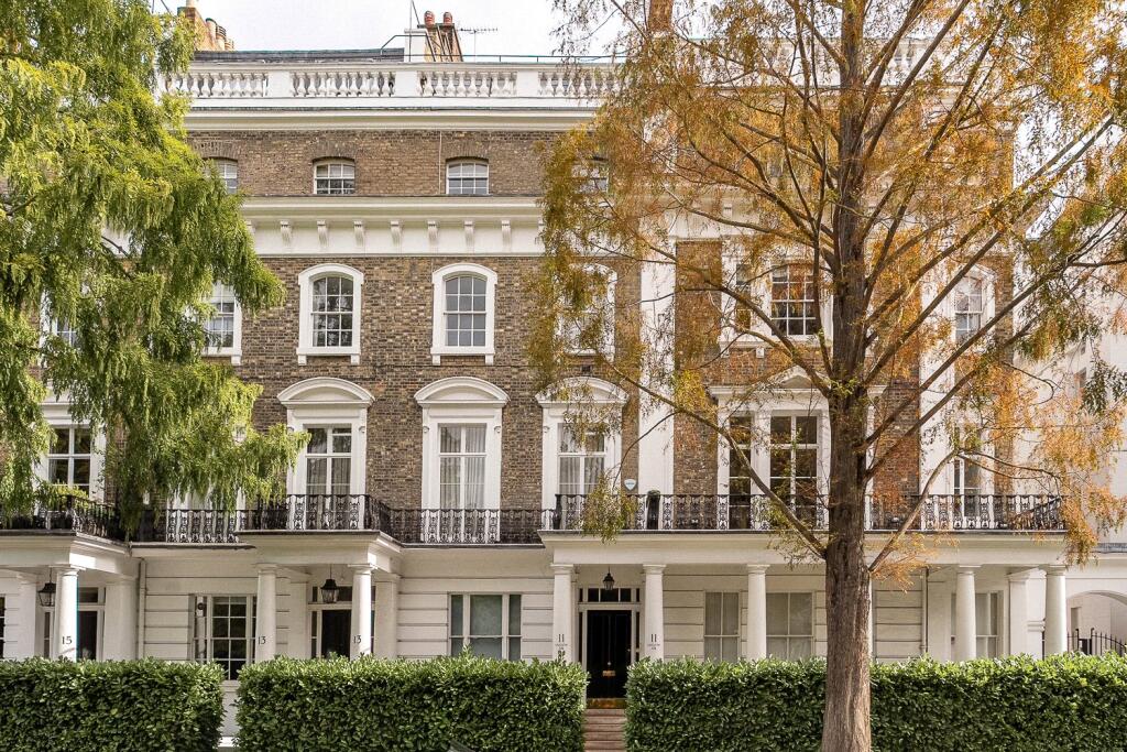 2 bed Apartment for rent in Chelsea. From Russell Simpson
