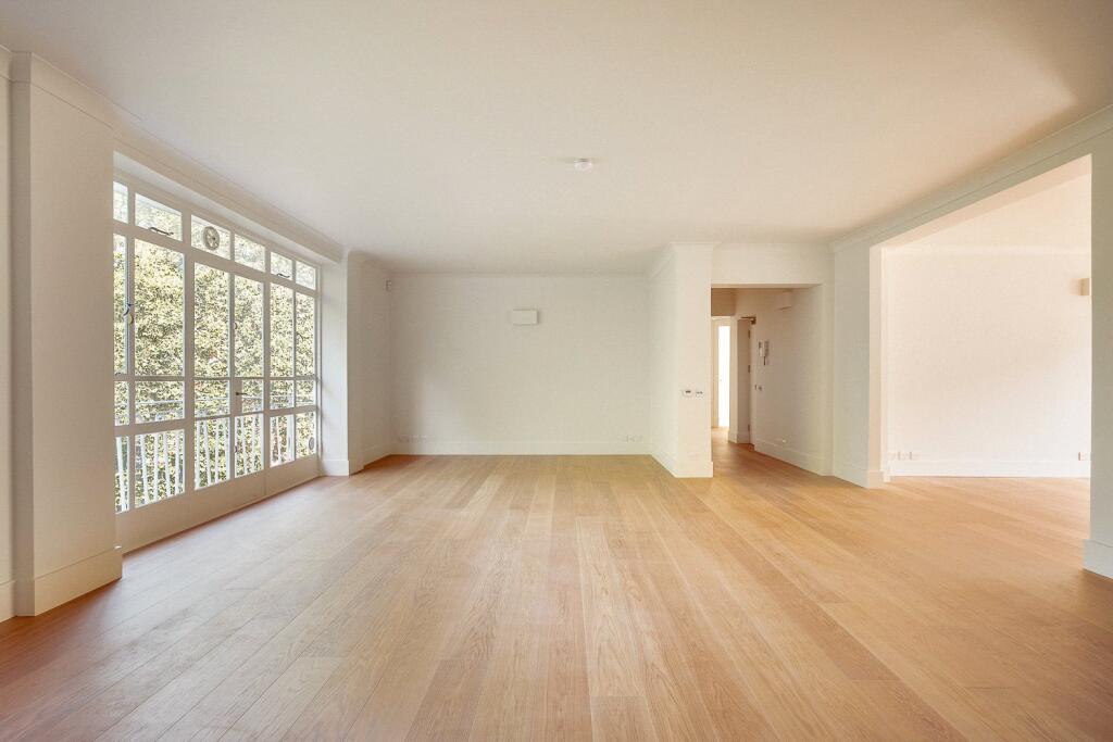3 bed Apartment for rent in Chelsea. From Russell Simpson