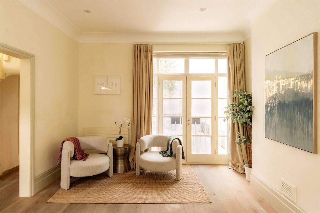 4 bed Detached for rent in Chelsea. From Russell Simpson 4 bed Detached for rent in Chelsea. From Russell Simpson