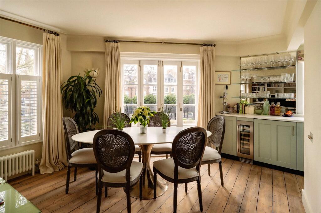 2 bed Apartment for rent in Chelsea. From Russell Simpson