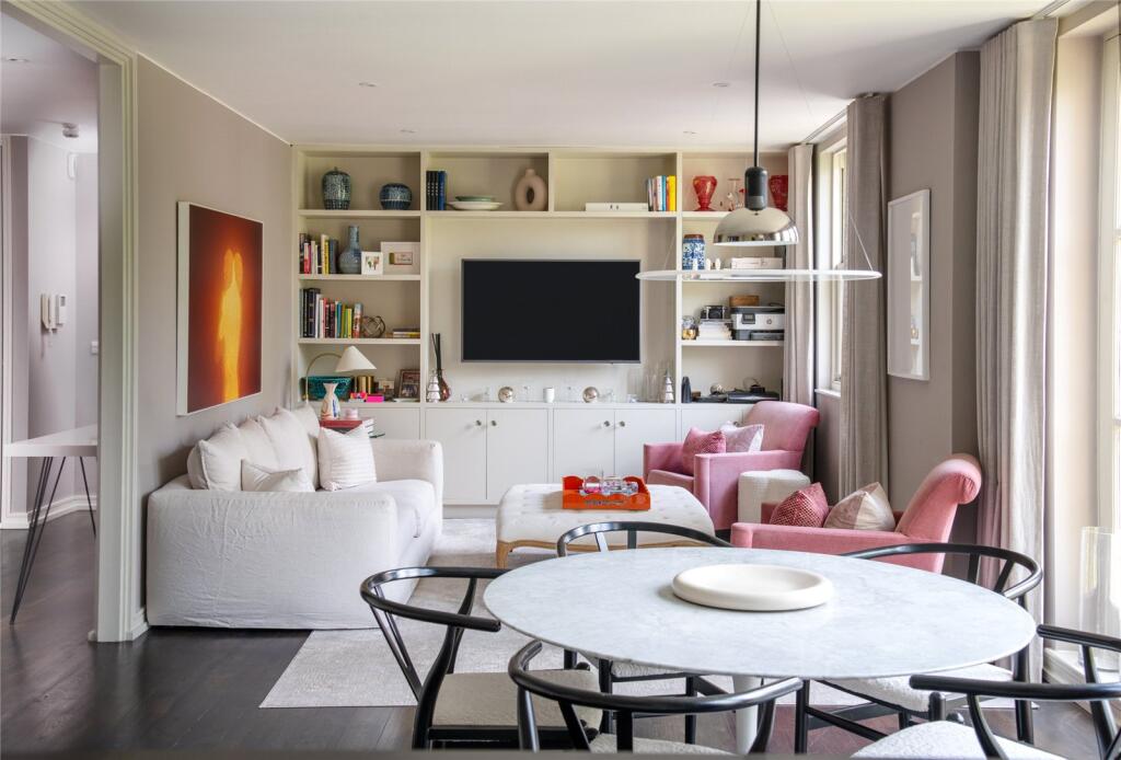 2 bed Apartment for rent in Chelsea. From Russell Simpson
