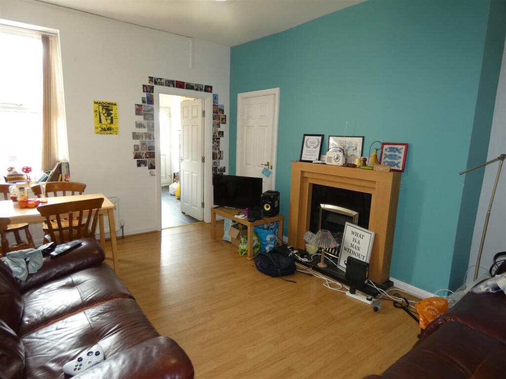 4 bed Mid Terraced House for rent in Newcastle upon Tyne. From Wright Residential - Newcastle-Upon-Tyne