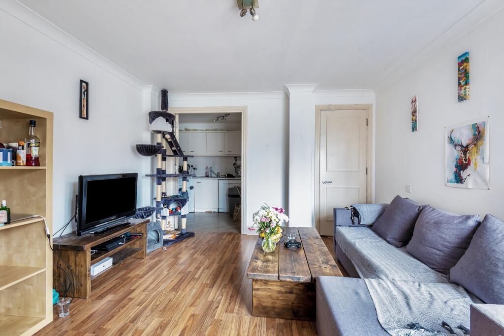 1 bed Apartment for rent in Poplar. From Kinleigh Folkard & Hayward