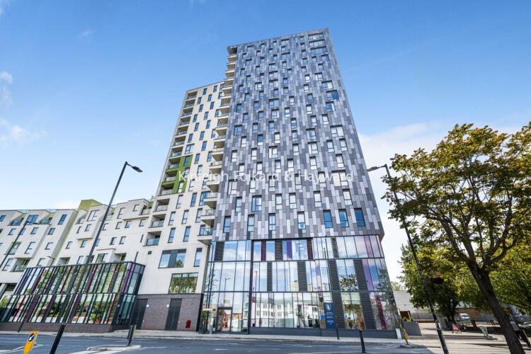 3 bed Apartment for rent in Poplar. From Kinleigh Folkard & Hayward