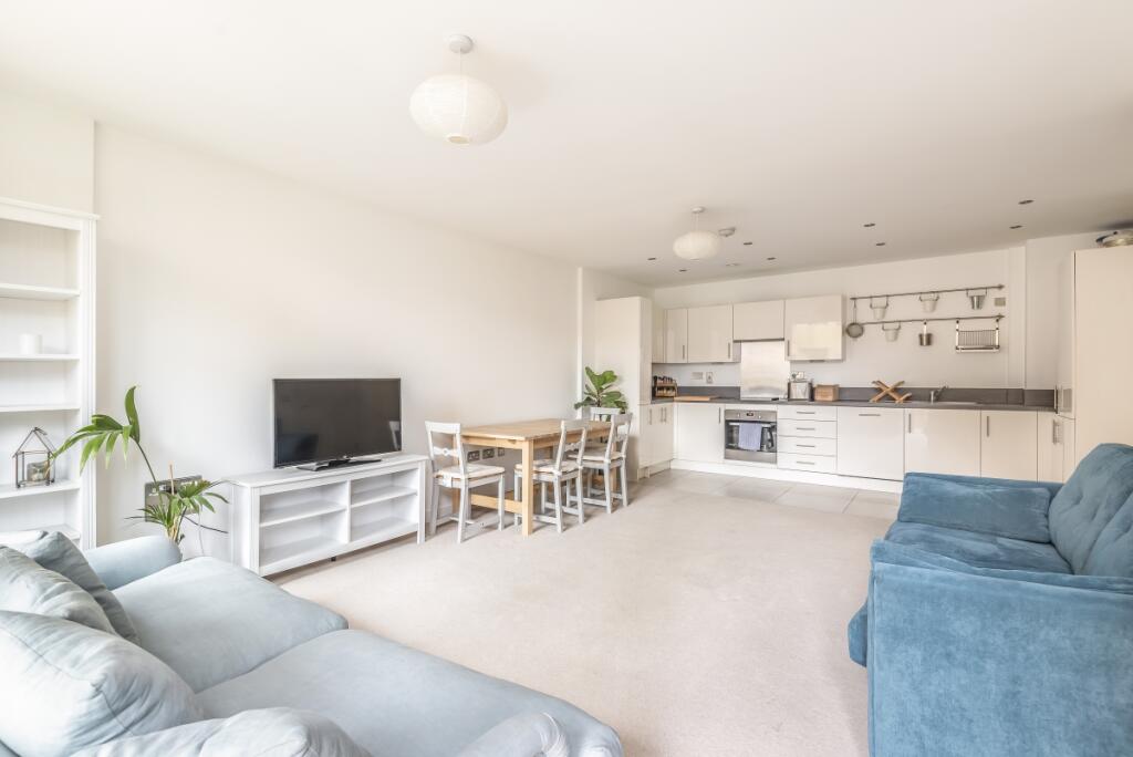 3 bed Apartment for rent in Deptford. From Kinleigh Folkard & Hayward