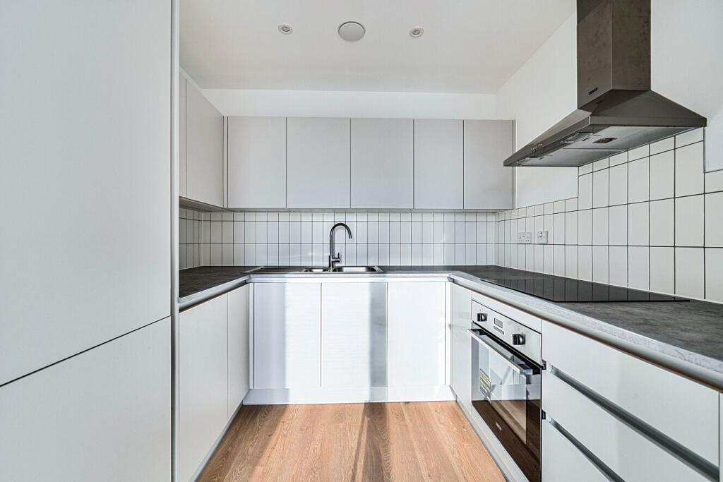 1 bed 1st Floor Flat for rent in . From Kinleigh Folkard & Hayward - Lettings - Canada Water