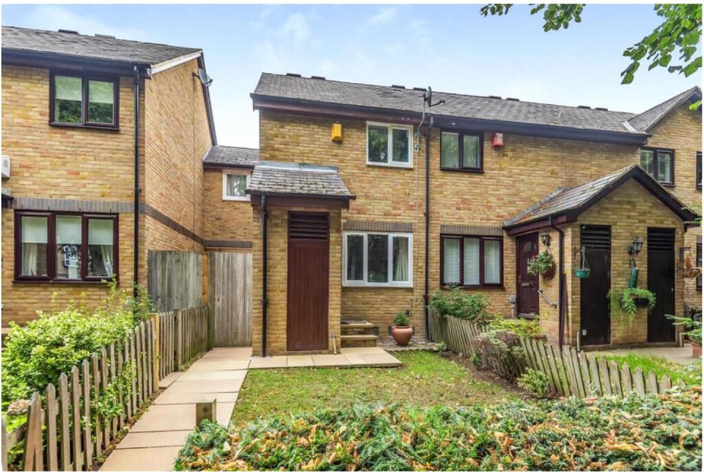 3 bed Detached for rent in London. From Kinleigh Folkard & Hayward - Sales - Canada Water