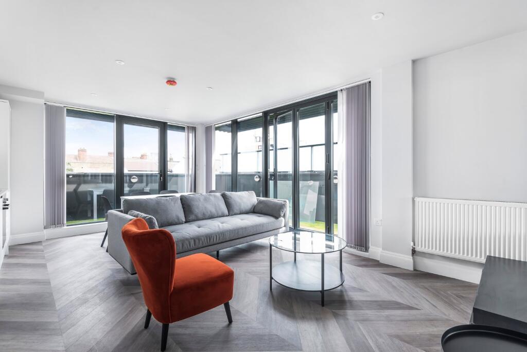 4 bed 1st Floor Flat for rent in London. From Kinleigh Folkard & Hayward - Sales - Canada Water 4 bed 1st Floor Flat for rent in London. From Kinleigh Folkard & Hayward - Sales - Canada Water