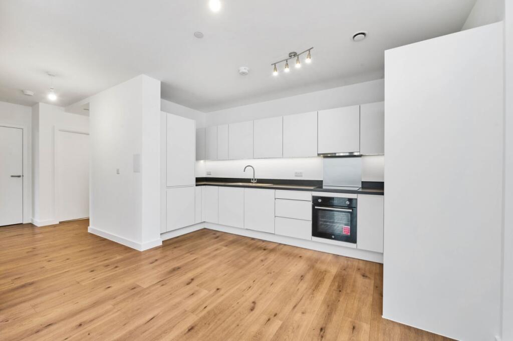 2 bed 1st Floor Flat for rent in London. From Kinleigh Folkard & Hayward - Sales - Canada Water