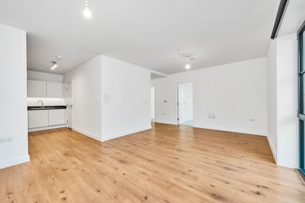 3 bed 1st Floor Flat for rent in London. From Kinleigh Folkard & Hayward - Sales - Canada Water