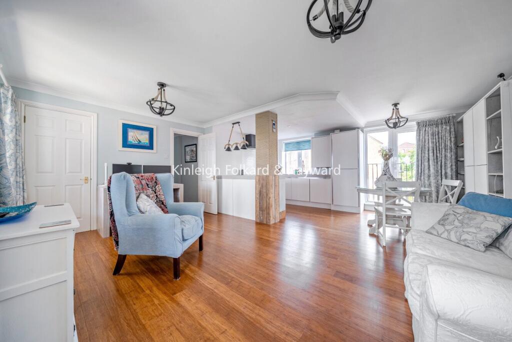 2 bed 1st Floor Flat for rent in Stepney. From Kinleigh Folkard & Hayward - Sales - Canada Water