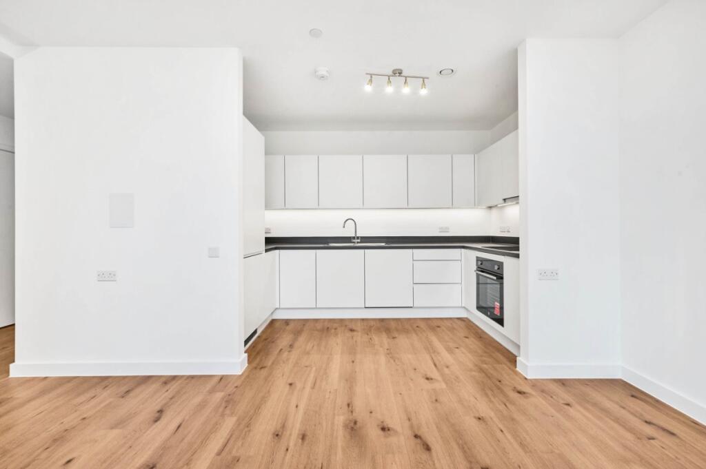 2 bed 1st Floor Flat for rent in Dagenham. From Kinleigh Folkard & Hayward - Sales - Canada Water