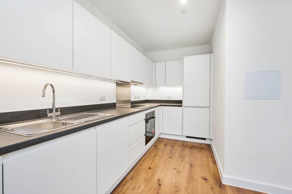 1 bed 1st Floor Flat for rent in Dagenham. From Kinleigh Folkard & Hayward - Sales - Canada Water