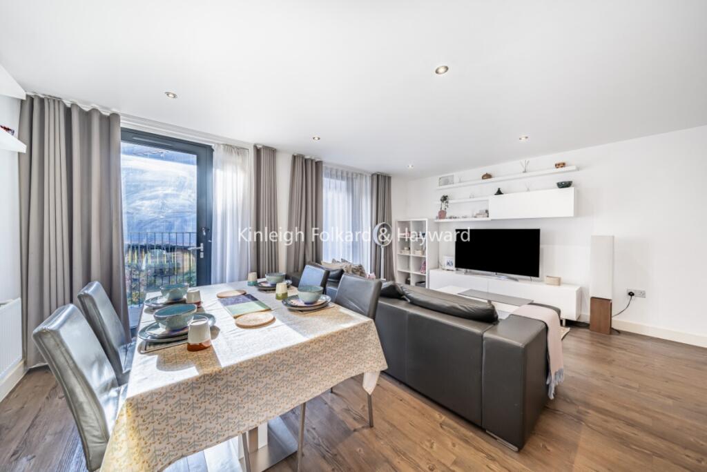 3 bed 1st Floor Flat for rent in London. From Kinleigh Folkard & Hayward - Sales - Canada Water